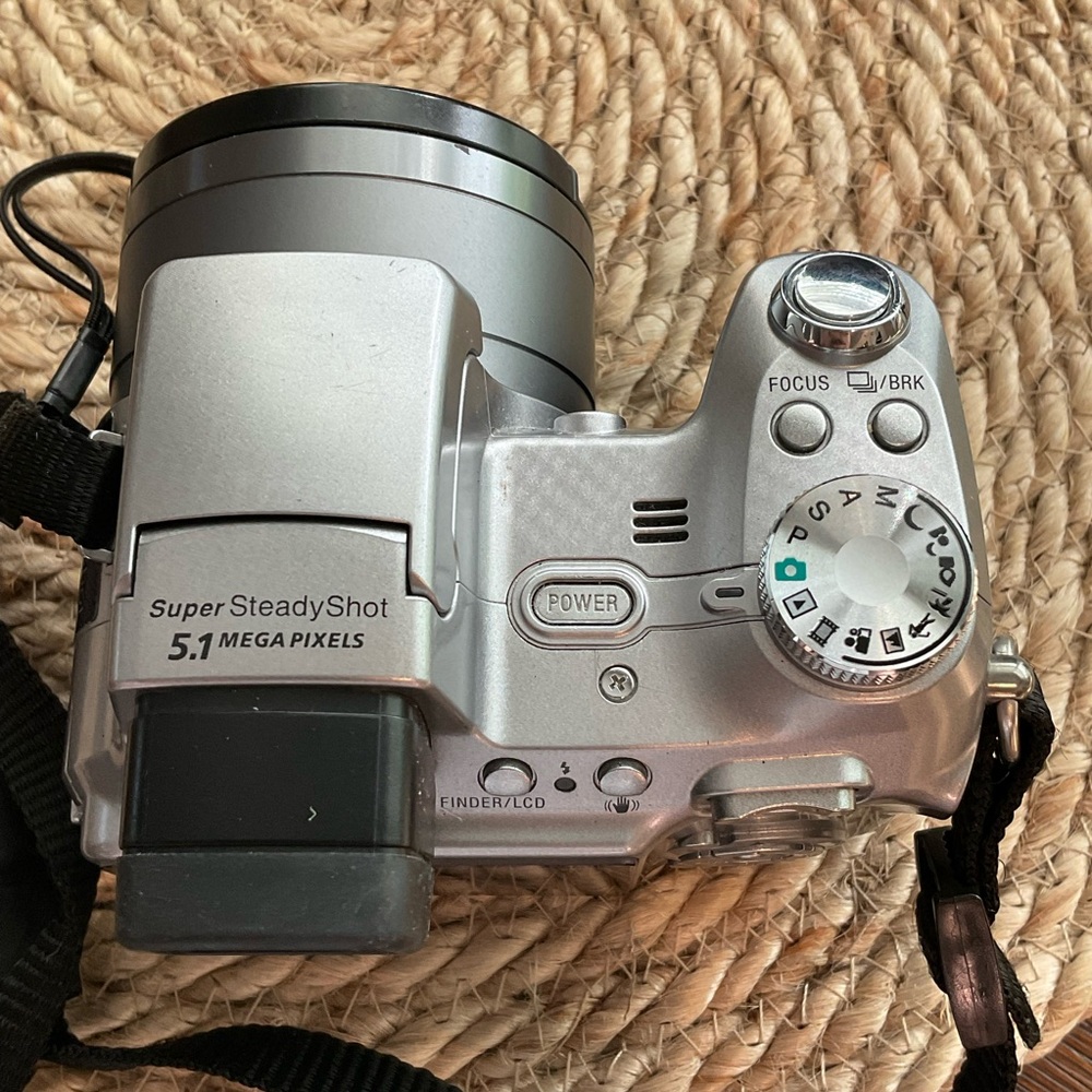 Sony Cyber-shot DSC-H1 DSC Super SteadyShot 5.1 Mega Pixels 12.0x Zoom in Box - Picture 5 of 16